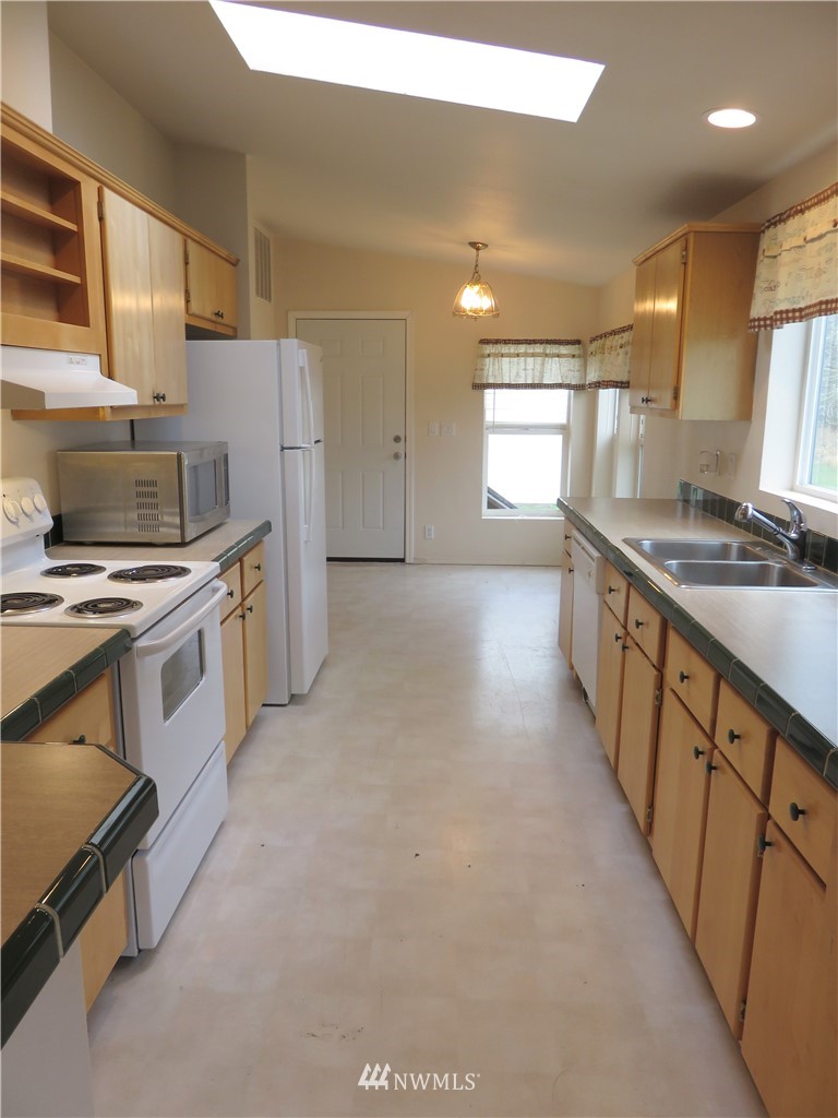 1242 Ocean Beach Road Hoquiam, WA 98550 - Photo 7 of 27 Gallery Image 7