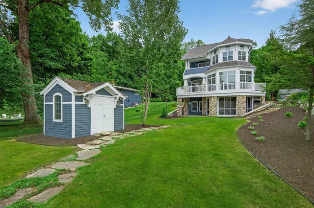 $995,000 | 60757 Beechwood Lane, Cassopolis, MI 49031