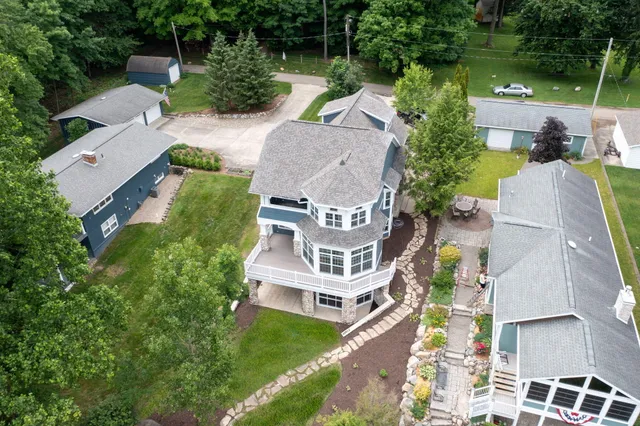 $995,000 | 60757 Beechwood Lane, Cassopolis, MI 49031