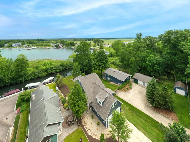 $995,000 | 60757 Beechwood Lane, Cassopolis, MI 49031
