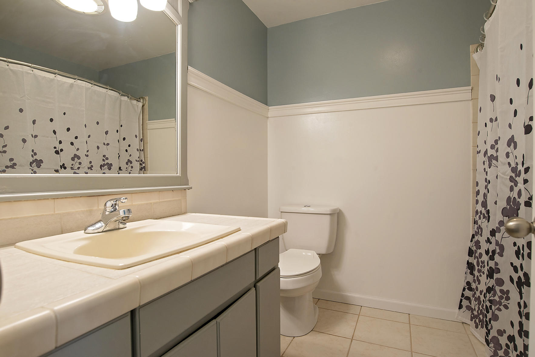 112 Vincent Avenue Central Point, OR 97502 - Photo 17 of 29 Guest Bath