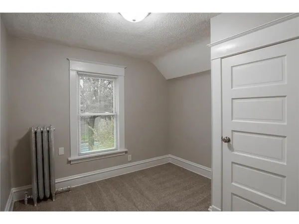 $2,600 | 3815 2nd Avenue South, Minneapolis, MN 55409
