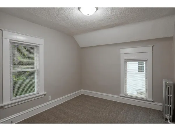 $2,600 | 3815 2nd Avenue South, Minneapolis, MN 55409