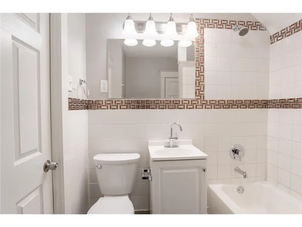 $2,600 | 3815 2nd Avenue South, Minneapolis, MN 55409