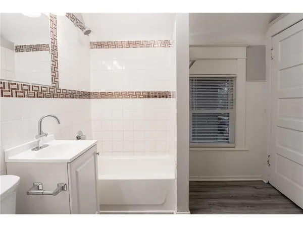 $2,600 | 3815 2nd Avenue South, Minneapolis, MN 55409