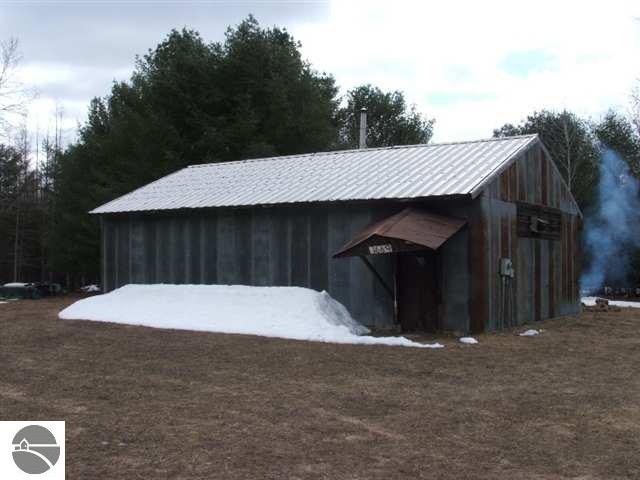 1669 West River Road Traverse City, MI 49696 - Photo 4 of 13 1702457-3.JPG
