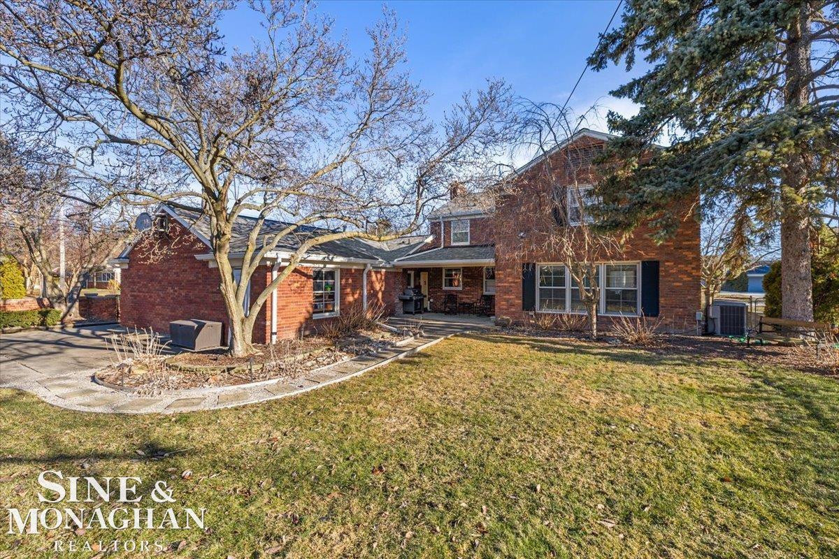 595 Thorntree Road Grosse Pointe Woods, MI 48236 - Photo 58 of 64