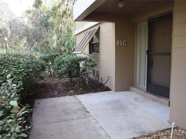 a view of backyard of the house