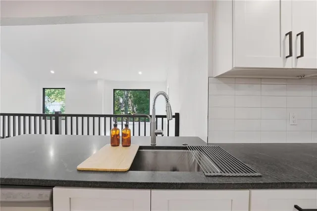 $440,000 | 527 Lancelot Drive, Liberty, MO 64068