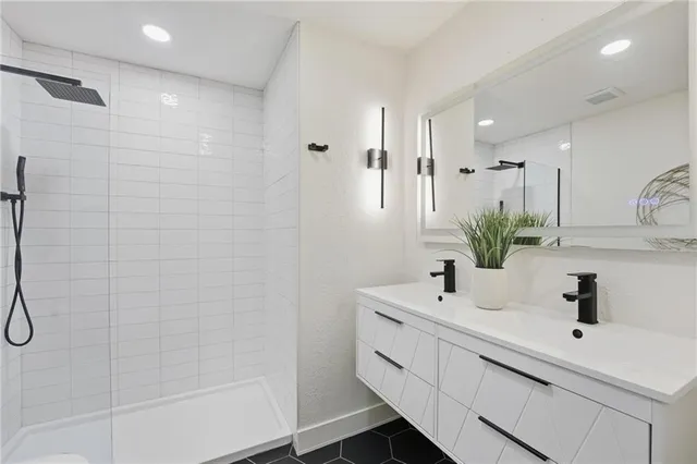 $440,000 | 527 Lancelot Drive, Liberty, MO 64068