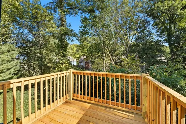 $440,000 | 527 Lancelot Drive, Liberty, MO 64068