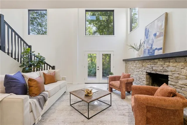 $440,000 | 527 Lancelot Drive, Liberty, MO 64068