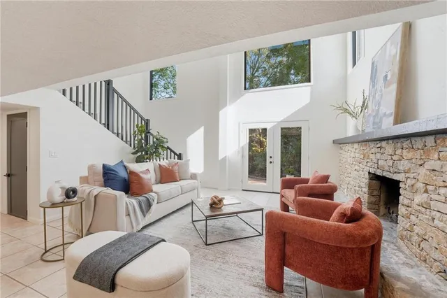 $440,000 | 527 Lancelot Drive, Liberty, MO 64068