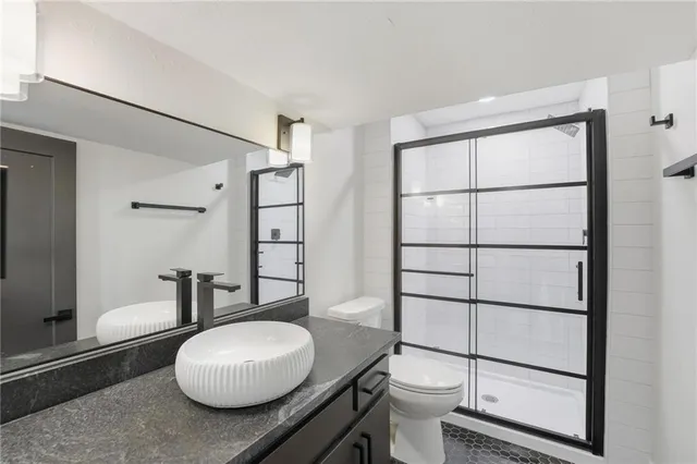 $440,000 | 527 Lancelot Drive, Liberty, MO 64068