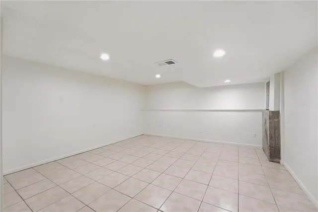 $440,000 | 527 Lancelot Drive, Liberty, MO 64068