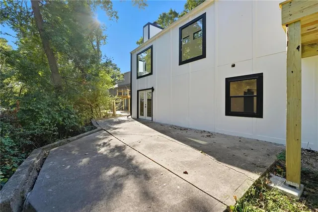 $440,000 | 527 Lancelot Drive, Liberty, MO 64068