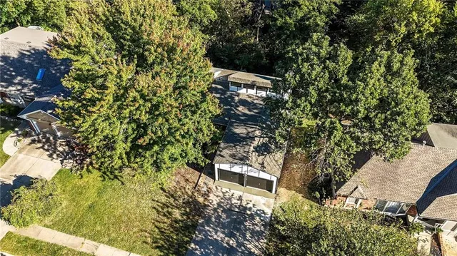 $440,000 | 527 Lancelot Drive, Liberty, MO 64068