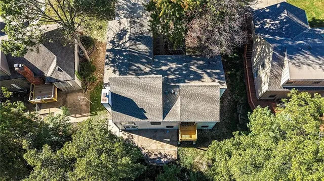 $440,000 | 527 Lancelot Drive, Liberty, MO 64068