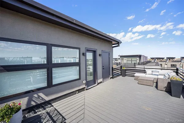 a view of a kitchen with kitchen island