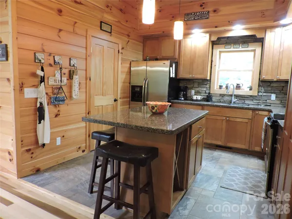 $699,500 | 103 Chucks Lane, Bakersville, NC 28705