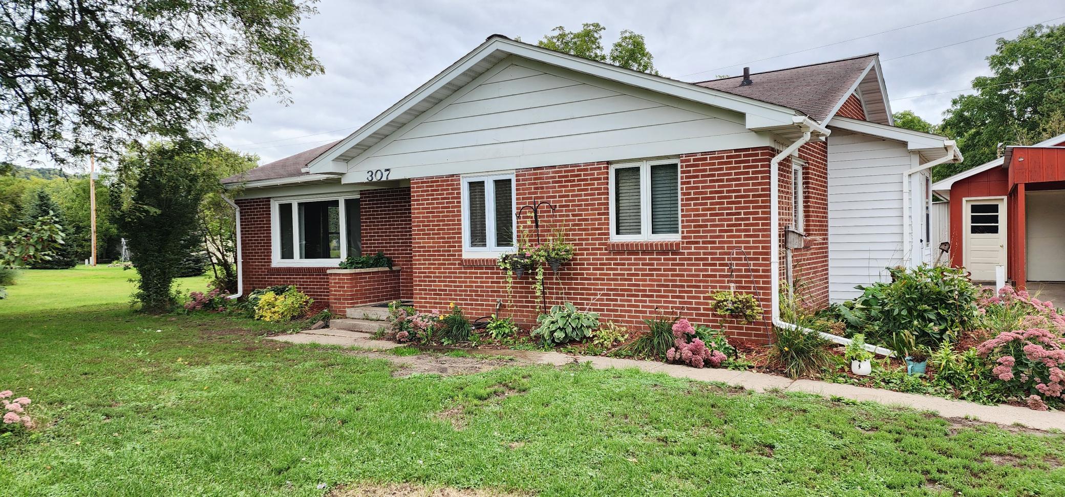 307 Michaels Street Cochrane, WI 54622 - Photo 2 of 3 Gallery Image 2