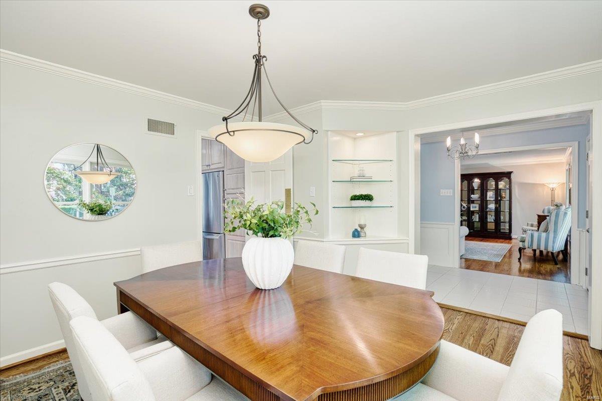 7436 Byron Place Clayton, MO 63105 - Photo 3 of 28