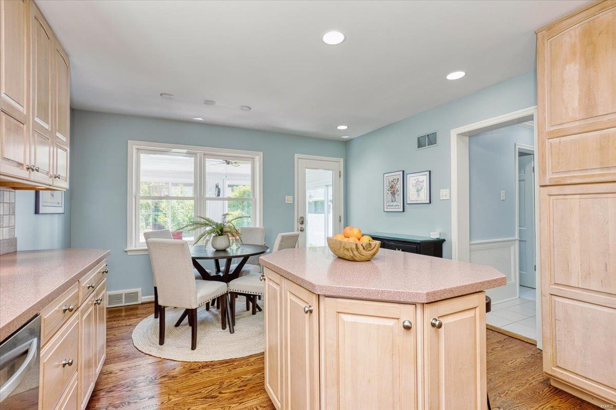 7436 Byron Place Clayton, MO 63105 - Photo 7 of 28