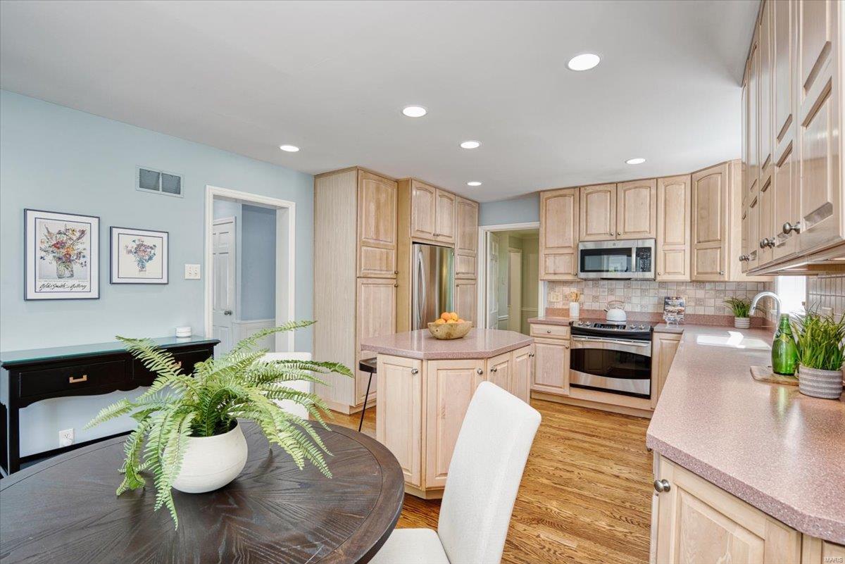 7436 Byron Place Clayton, MO 63105 - Photo 8 of 28