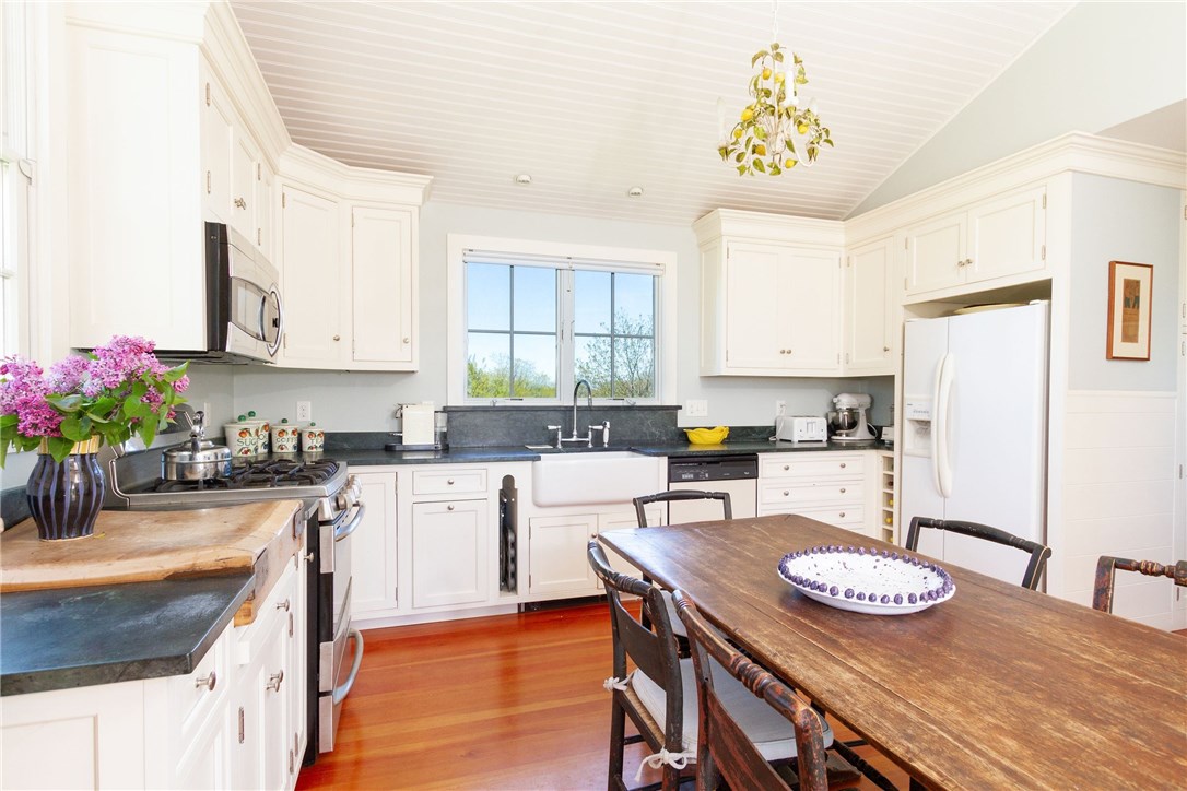 883 Cooneymus Road Block Island, RI 02807 - Photo 13 of 46