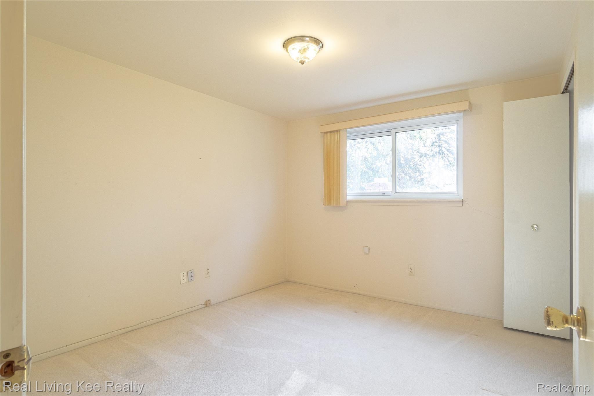 988 Briston Drive Rochester, MI 48307 - Photo 54 of 79 3rd Bedroom