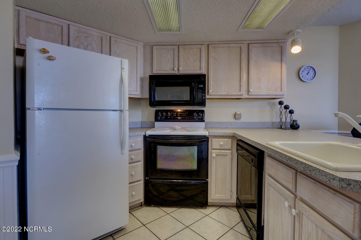 2000 New River Inlet Road, Unit 1101 North Topsail Beach, NC 28460 - Photo 7 of 28 2000 New River Inlet Rd 1101-large-005-3