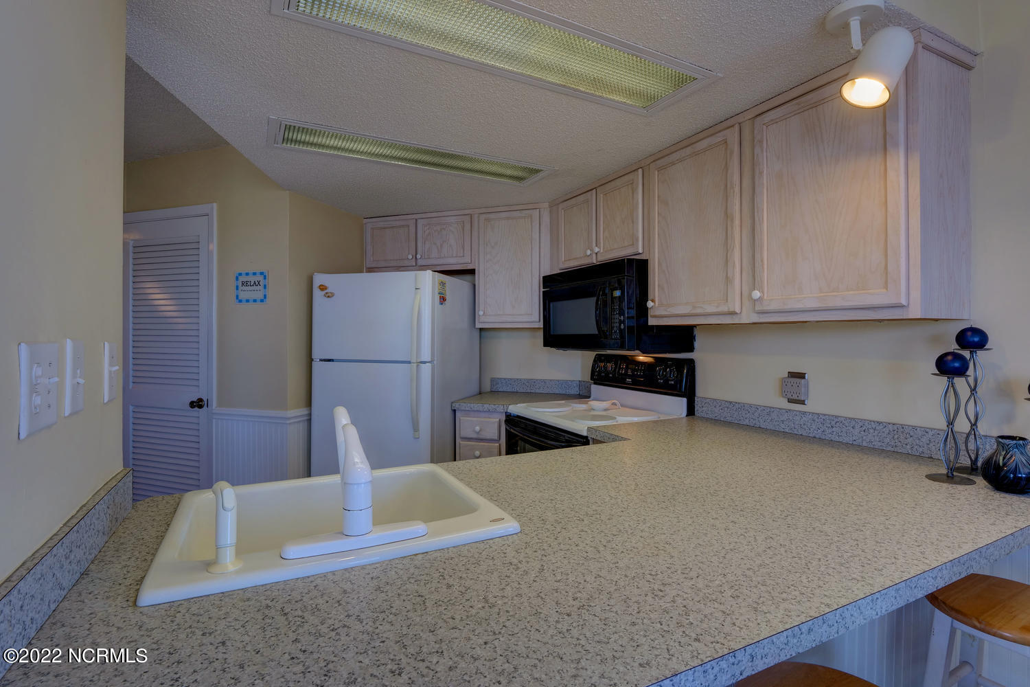 2000 New River Inlet Road, Unit 1101 North Topsail Beach, NC 28460 - Photo 9 of 28 2000 New River Inlet Rd 1101-large-007-6