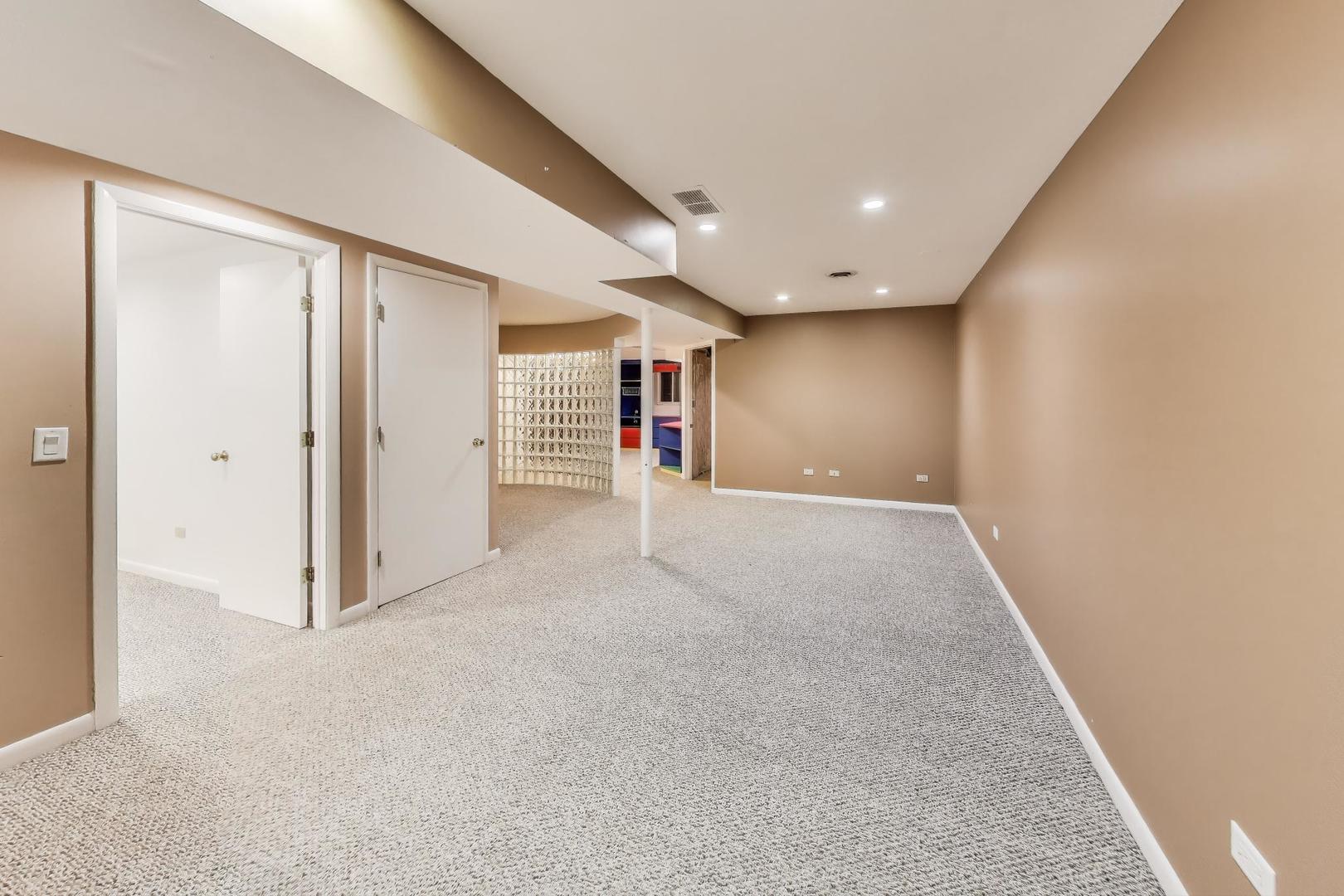 1903 Sheridan Road Buffalo Grove, IL 60089 - Photo 22 of 33