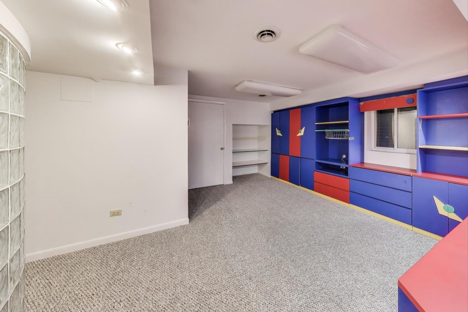 1903 Sheridan Road Buffalo Grove, IL 60089 - Photo 23 of 33 a view of empty room and kitchen
