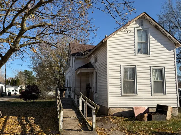 $39,900 | 327 South Elm Street, Paxton, IL 60957