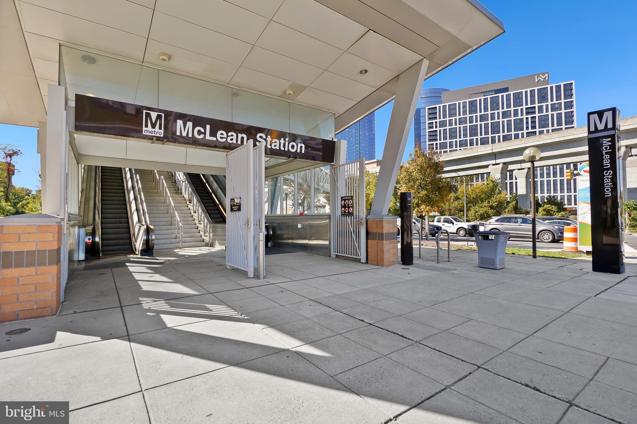 7661 Provincial Drive, Unit 112 McLean, VA 22102 - Photo 32 of 36 a view of a building with sitting area