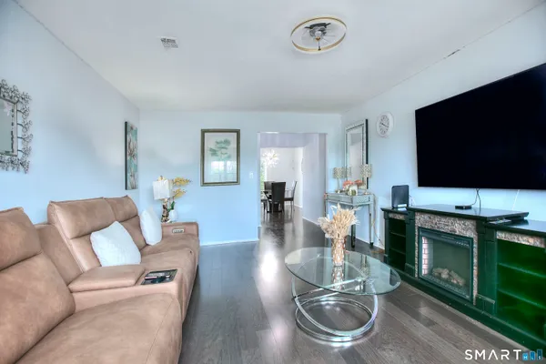 $240,000 | 50 Greenhouse Road, Unit 57D, Bridgeport, CT 06606