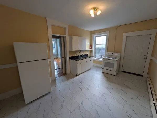 $1,175 | 787 Dwight Street, Unit 3C, Holyoke, MA 01040