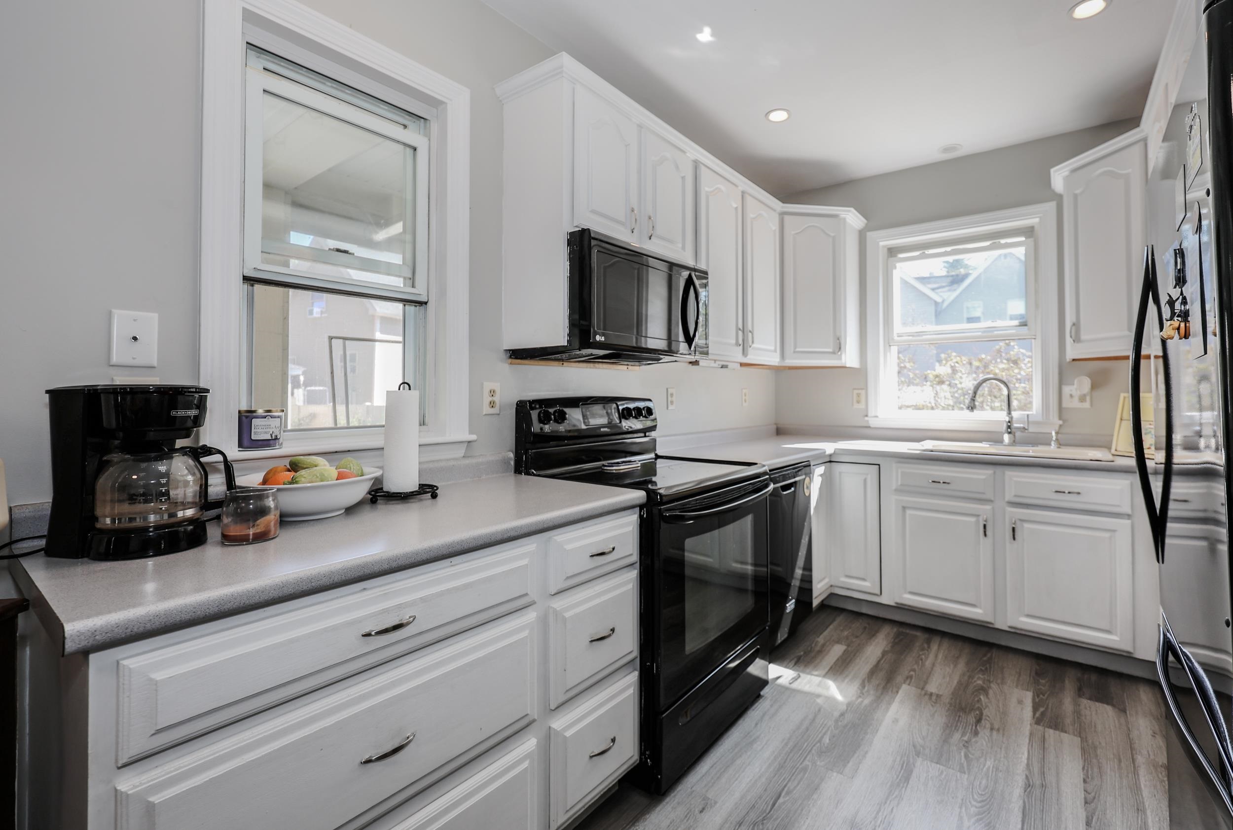 164 Rochelle Avenue Manchester, NH 03102 - Photo 7 of 23 Gallery Image 7