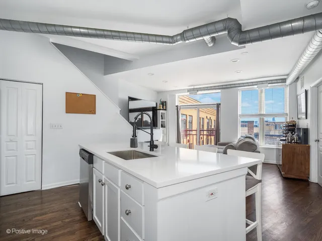 $595,000 | 1645 West School Street, Unit 418, Chicago, IL 60657