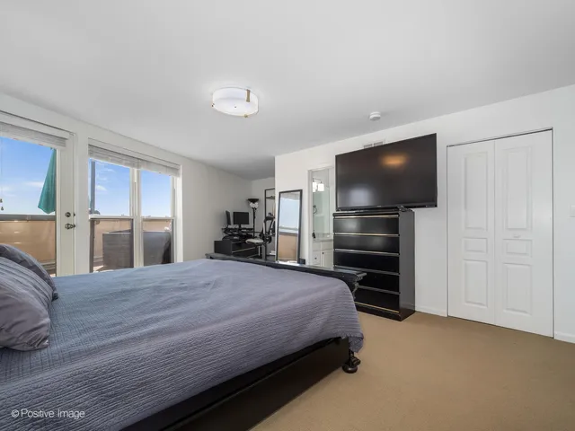 $595,000 | 1645 West School Street, Unit 418, Chicago, IL 60657