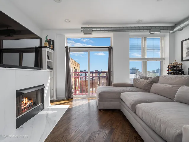 $595,000 | 1645 West School Street, Unit 418, Chicago, IL 60657