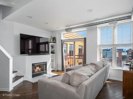 $595,000 | 1645 West School Street, Unit 418, Chicago, IL 60657