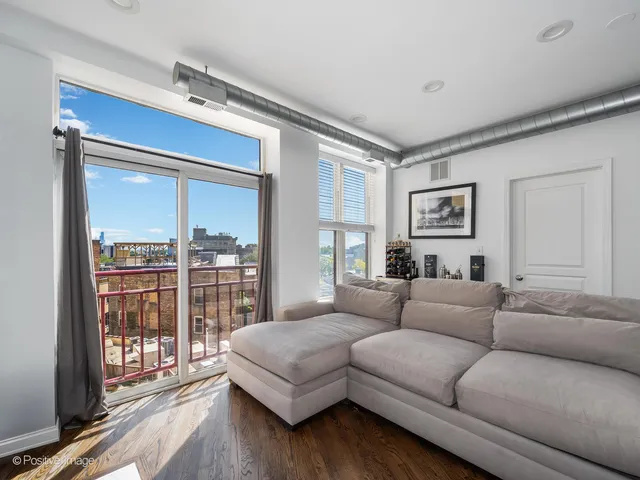 $595,000 | 1645 West School Street, Unit 418, Chicago, IL 60657