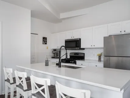 $595,000 | 1645 West School Street, Unit 418, Chicago, IL 60657