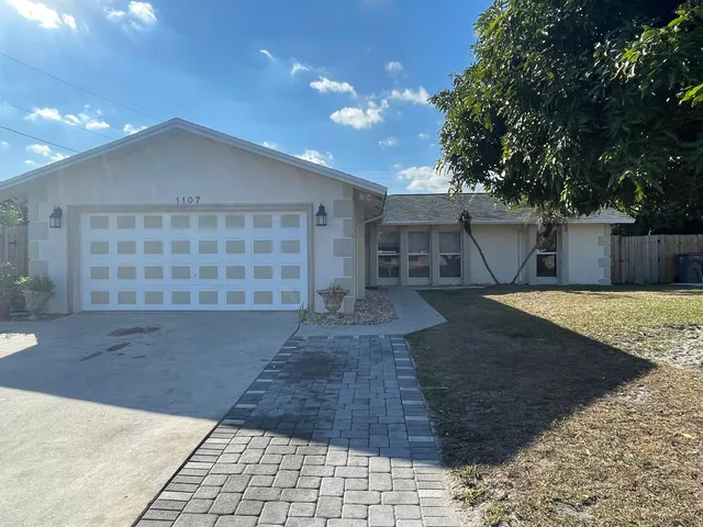 $539,900 | 1107 Woodcrest Road West, West Palm Beach, FL 33417