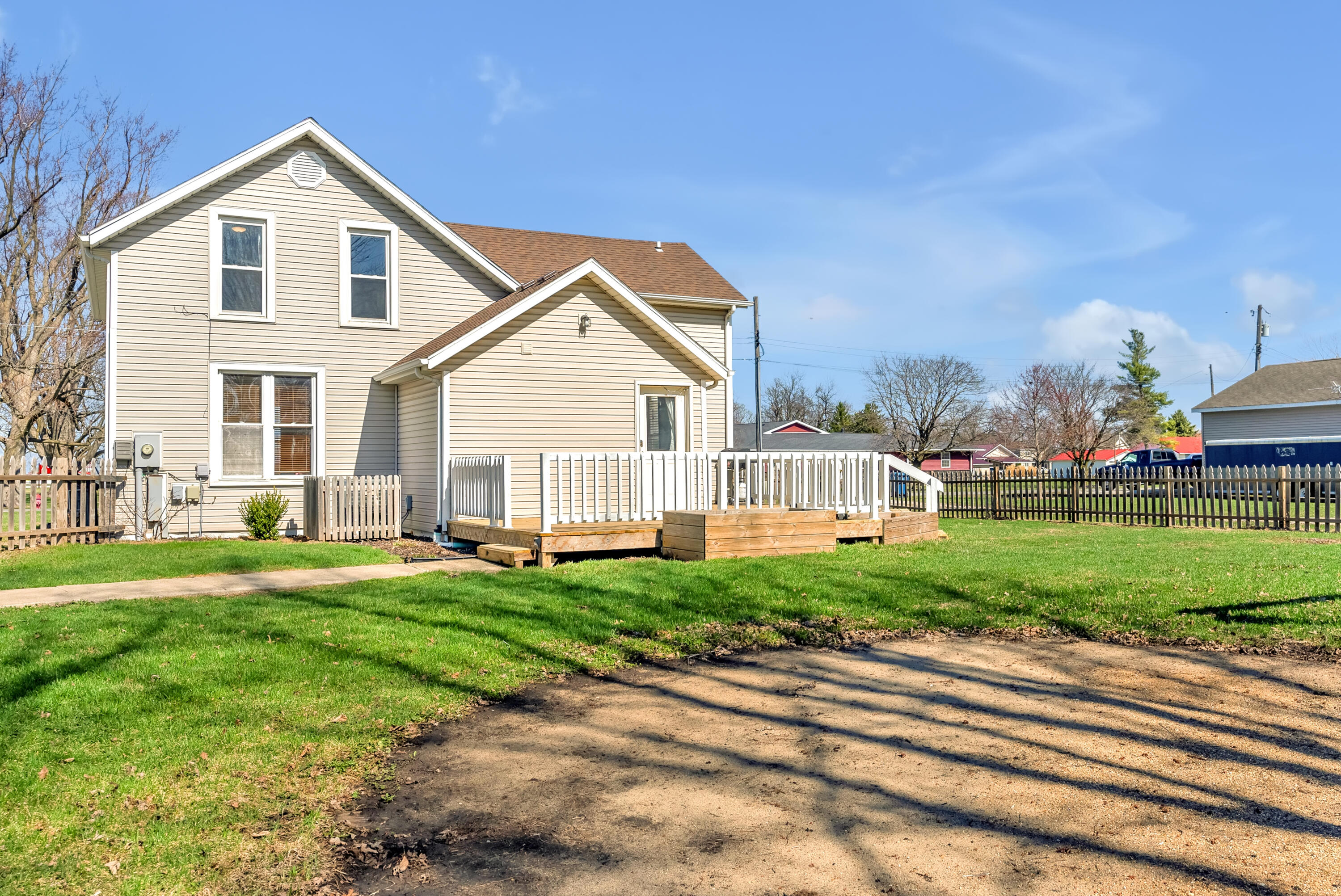 115 West Monroe Street Goodland, IN 47948 - Photo 36 of 36 a front view of a house with a yard