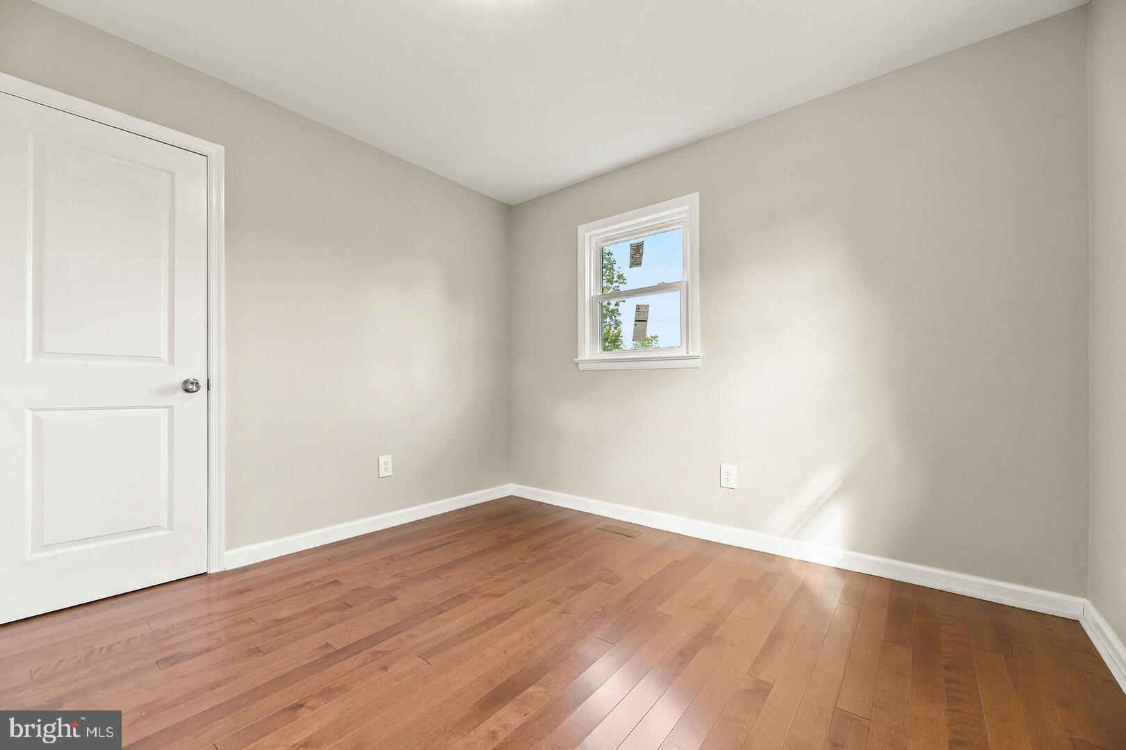 8455 Wellington Road Manassas, VA 20109 - Photo 16 of 28 3rd bedroom