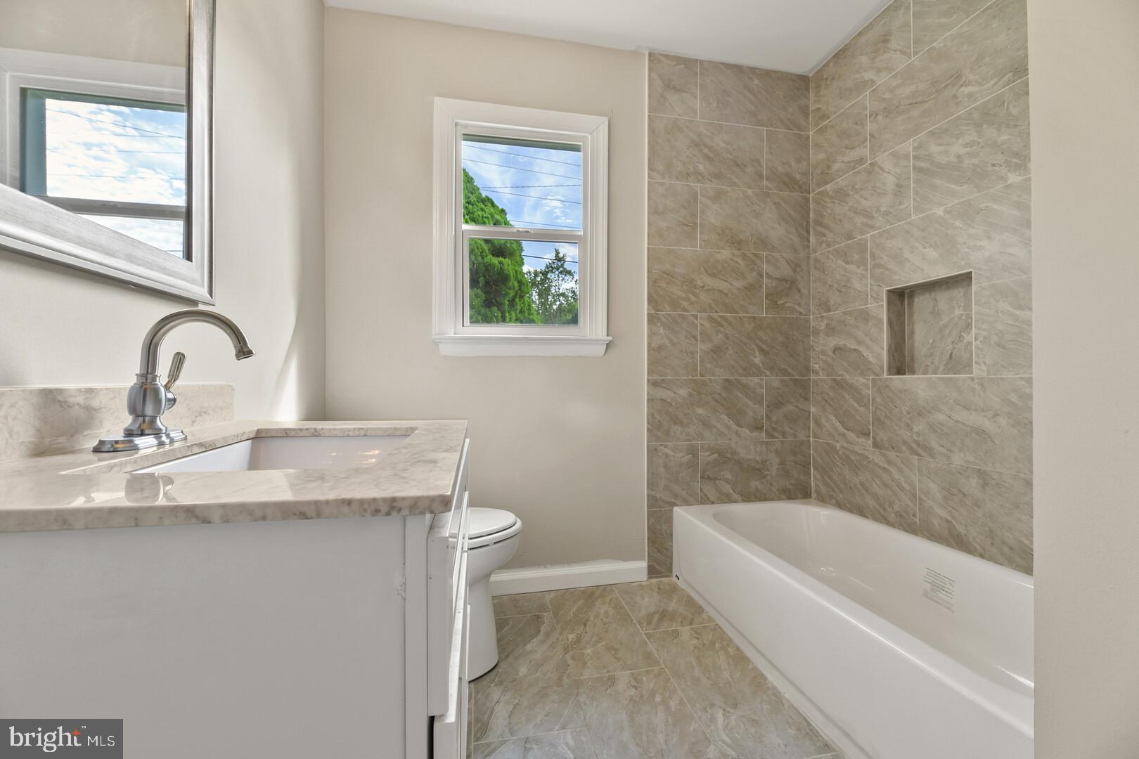 8455 Wellington Road Manassas, VA 20109 - Photo 17 of 28 2nd full bath
