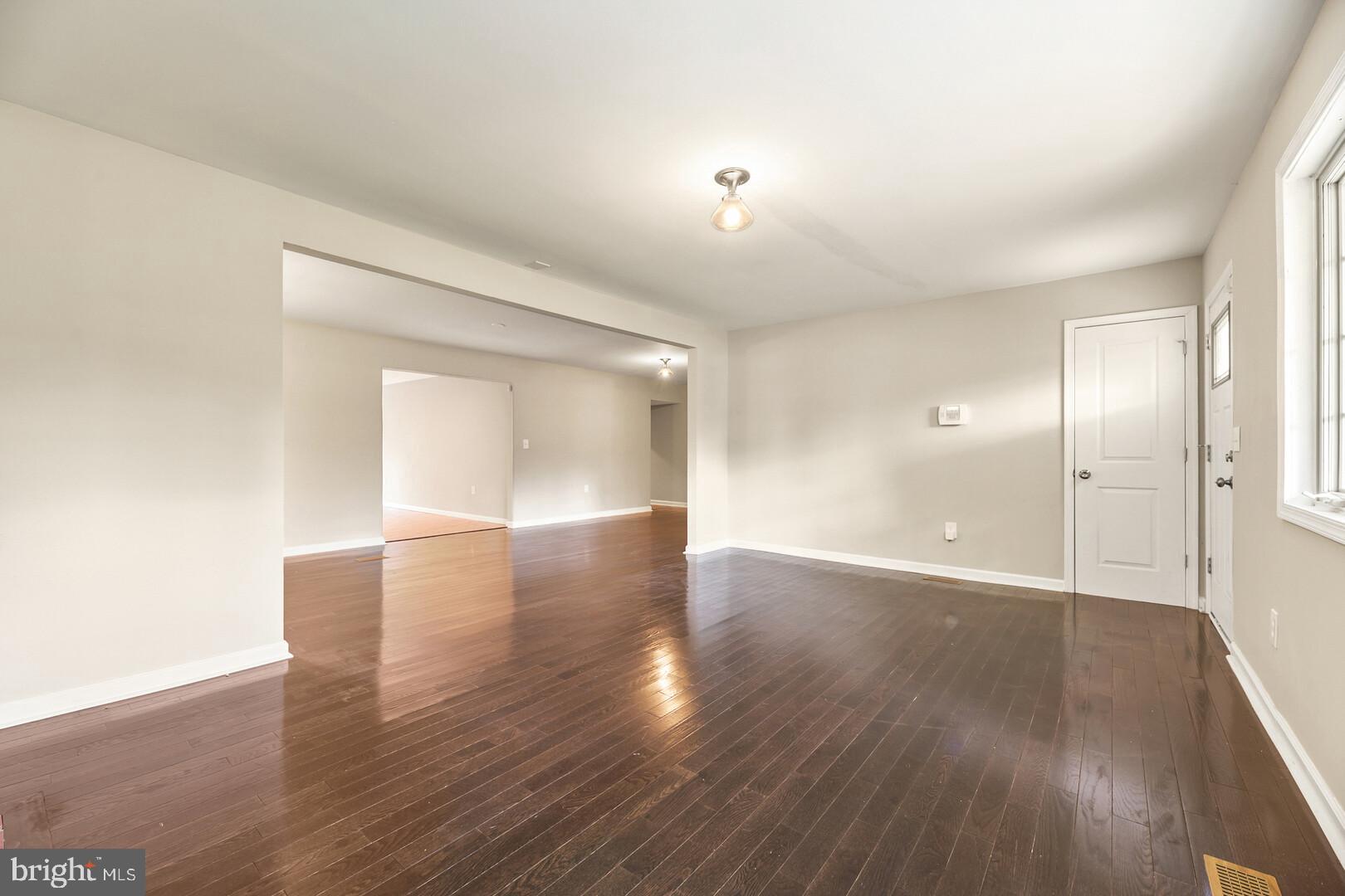 8455 Wellington Road Manassas, VA 20109 - Photo 4 of 28 Gallery Image 4